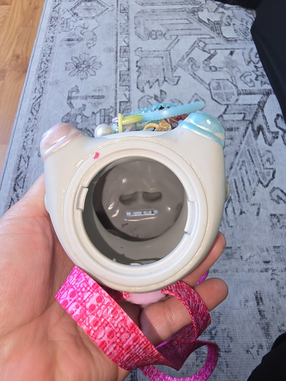 L.O.L. Surprise! Plush Pet Crossbody Bag in Gray, Blue, Pink, Yellow - Picture 8 of 8